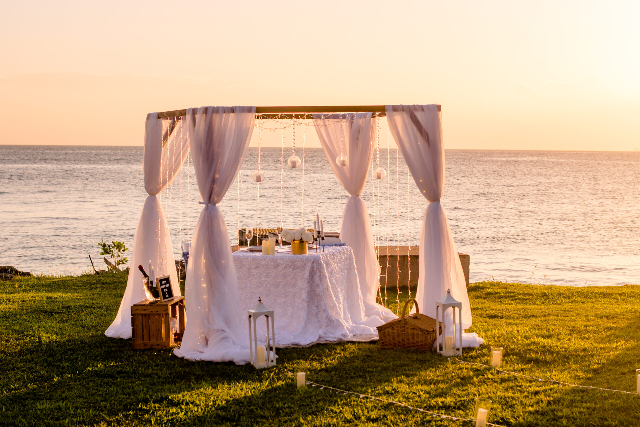 You are currently viewing Celebrating a Decade of Love with a Romantic Sunset Dinner